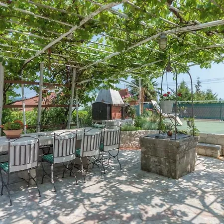 Ivone - 5 Stars Matulji