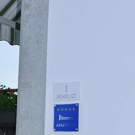 Ivone - 5 Stars Apartman *